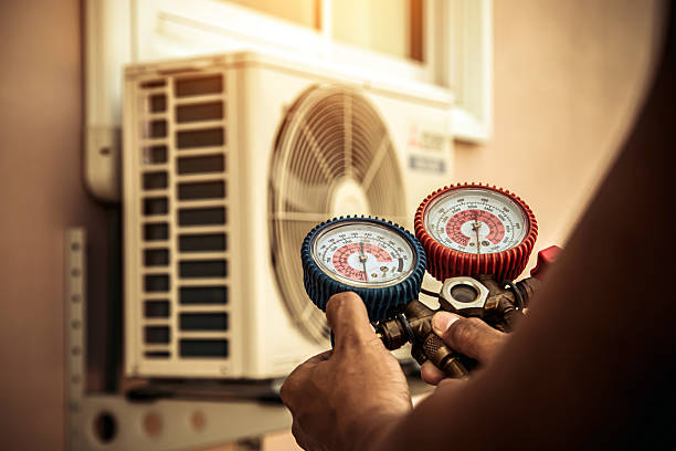 Professional Hvac technician working in Saluda, NC